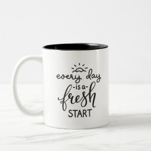 Caneca De Café Em Dois Tons Mão Preta e Branca Desenhada Todos os dias é um
