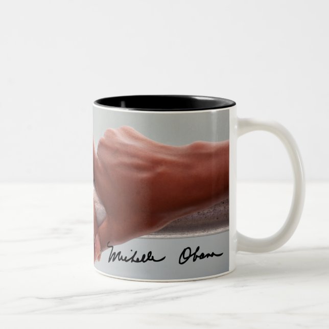 Caneca De Café Em Dois Tons Mãos de Barack e Michele Obama (Direita)