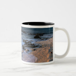 Caneca De Café Em Dois Tons Mar do Caribe, Ilhas Cayman. Ondas quebrando