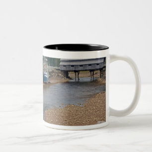 Caneca De Café Em Dois Tons Maré baixa na Baía de Fundy em St. Martins, New