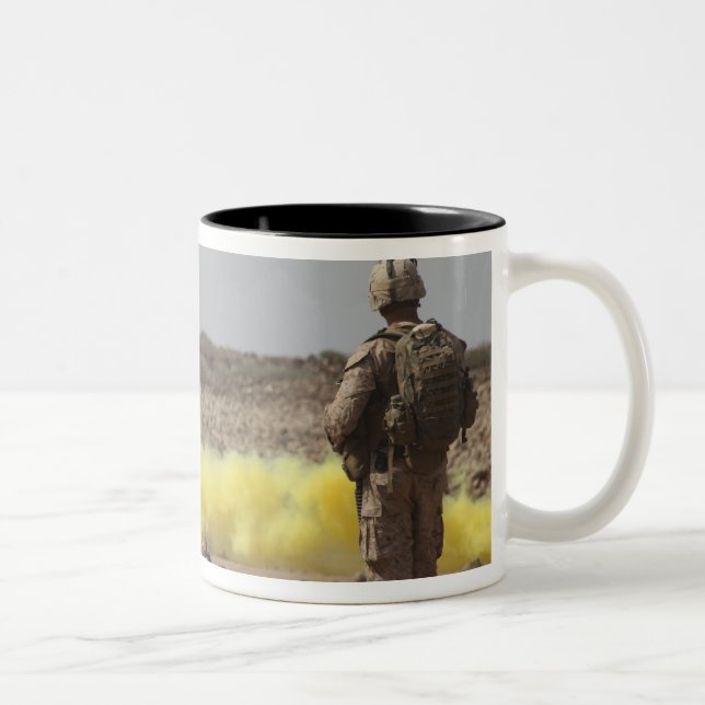 Caneca De Café Em Dois Tons Marines dão segurança (Direita)