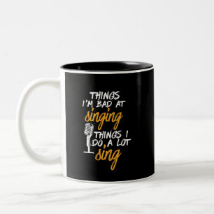Caneca De Café Em Dois Tons Mau Em Cantando Um Cantor Funny Karaoke