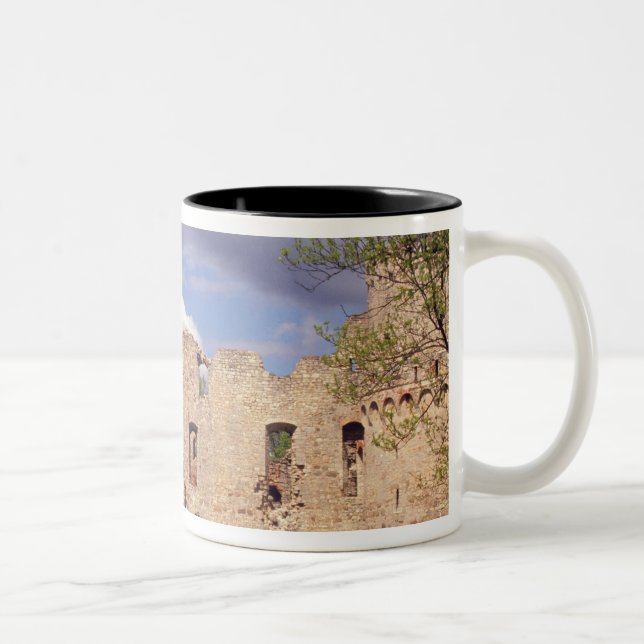 Caneca De Café Em Dois Tons Meninas letãs em traje tradicional, cantando (Direita)