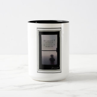 Caneca De Café Em Dois Tons menino-em-porta