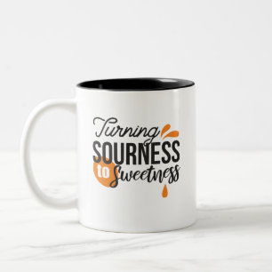 Caneca De Café Em Dois Tons Mensagem de vida positiva - Transformando azedo em