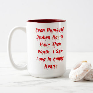 Caneca De Café Em Dois Tons Mesmo Corações Quebrados Danificados Têm Seu Desig