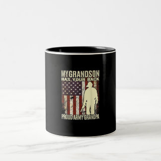 Caneca De Café Em Dois Tons Meu neto Tem Suas Costas - Exército Orgulhoso Da B