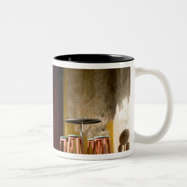 Caneca De Café Em Dois Tons México, Oaxaca, Sol da tarde ilumina varanda de (Direita)