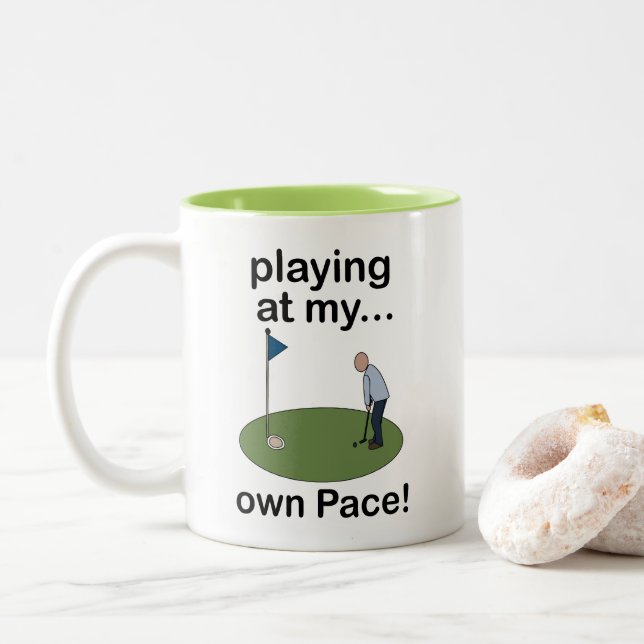 Caneca De Café Em Dois Tons Minigolfe Jogando Minigolfe Ao Meu Próprio Ritmo G (Com Donut)