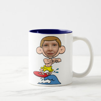 Caneca De Café Em Dois Tons Modelo engraçado da cara da foto do surfista