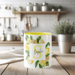 Caneca De Café Em Dois Tons Moldura de limões amarelos modernos e folhas com n<br><div class="desc">Moldura de limões amarelos modernos e folhas com nome</div>
