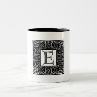 Caneca De Café Em Dois Tons Monograma Celular de Prata "E"