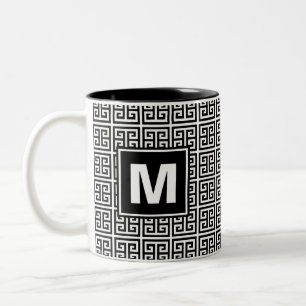 Caneca De Café Em Dois Tons Monograma chave grego preto e branco moderno