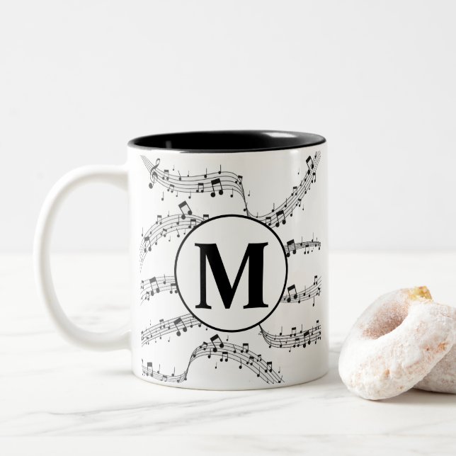 Caneca De Café Em Dois Tons Monograma de Nota de Música Preta e Branca (Com Donut)