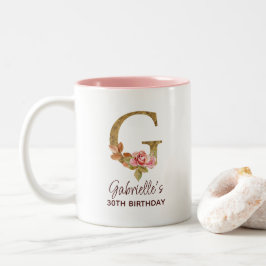 Caneca De Café Em Dois Tons Monograma de Ouro com a Letra G e Rosas Rosa Blush