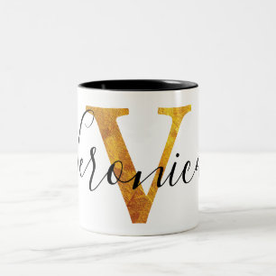 Caneca De Café Em Dois Tons Monograma do ouro "V" com nome personalizado