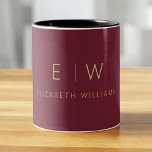 Caneca De Café Em Dois Tons Monograma Dourado Minimalista Clássico Burgundy<br><div class="desc">Estilo com esta clássica caneca de café de duas tonalidades, monograma minimalista de ouro burguês. Apresentando um rico fundo burgundy, uma elegante tipografia de ouro e um elegante layout moderno, esta caneca personalizada combina o luxo do eterno com a funcionalidade do dia a dia. Perfeito como presente de casamento, presente...</div>