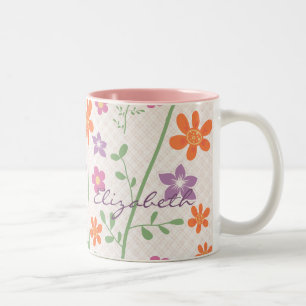 Caneca De Café Em Dois Tons Monograma floral chique do design do teste padrão
