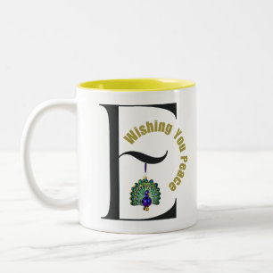 Caneca De Café Em Dois Tons Monograma - Letra negra E Peacock Desejando Paz