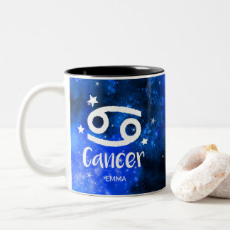Caneca De Café Em Dois Tons Monograma, sinal de Cancer zodíaco, Galáxia Azul