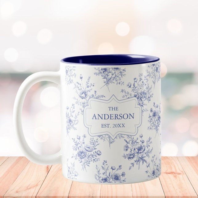 Caneca De Café Em Dois Tons Monogrammed Classic Blue Flowers Floral Pattern (In situ)