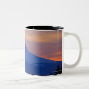 Caneca De Café Em Dois Tons Montanha azul tampada do céu neve alaranjada