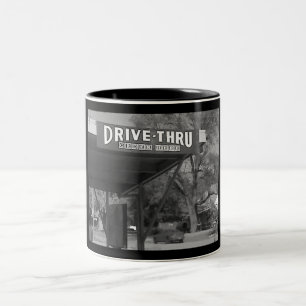 Caneca De Café Em Dois Tons movimentação dos anos 50 dentro