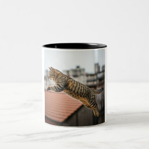 Caneca De Café Em Dois Tons Mug de Aventura de Gato de Telhado