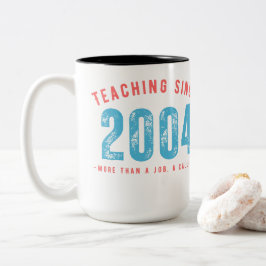 Caneca De Café Em Dois Tons Mug for teacher | Teaching since 2004