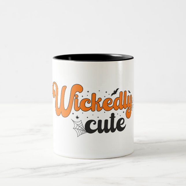 Caneca De Café Em Dois Tons Muito fofo - padrão mágico do Halloween perto (Centro)
