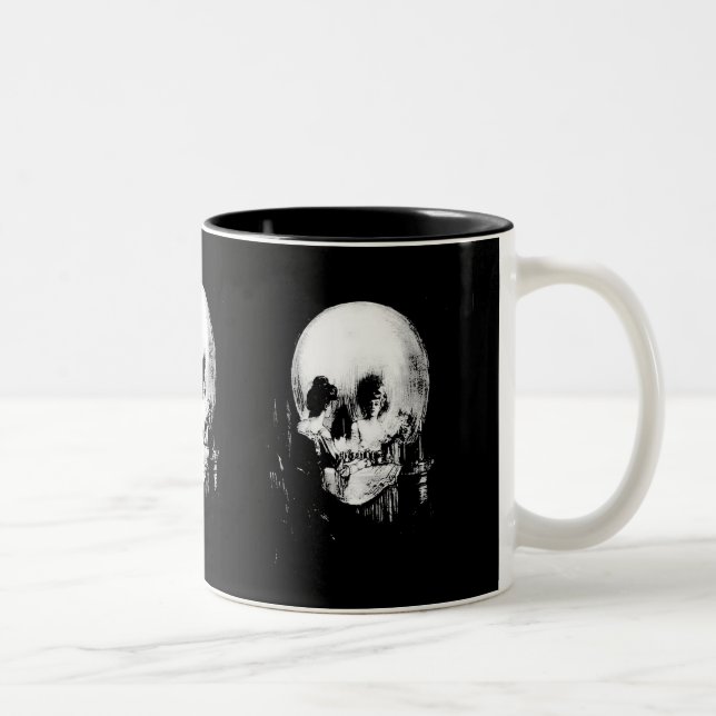 Caneca De Café Em Dois Tons Mulher com Reflexão do Crânio Halloween Espelhada (Direita)