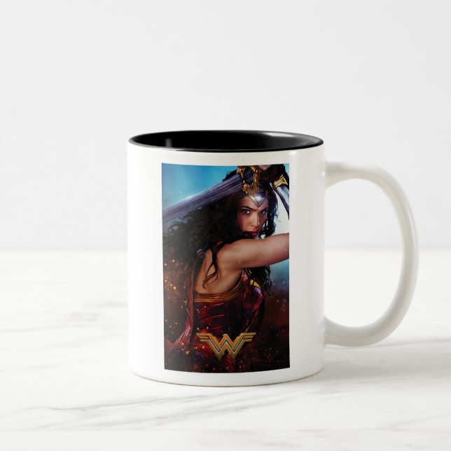 Caneca De Café Em Dois Tons Mulher Maravilha Bloqueando com Espada (Direita)