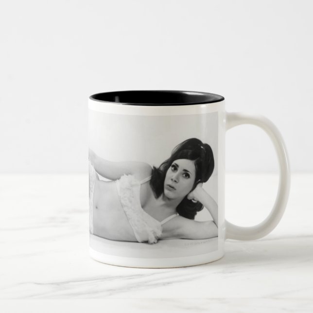 Caneca De Café Em Dois Tons Mulher no roupa de banho (Direita)