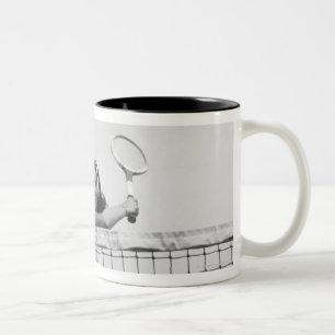 Caneca De Café Em Dois Tons Mulher que joga o tênis