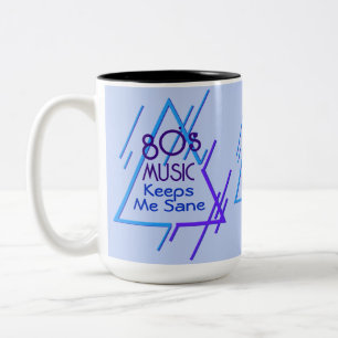 Caneca De Café Em Dois Tons Música anos 80 Monogramada Me Mantém Sano