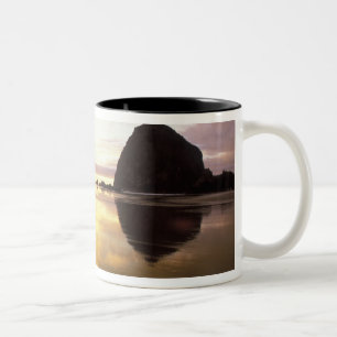 Caneca De Café Em Dois Tons N.A., EUA, Oregon, Cannon Beach Sunset com