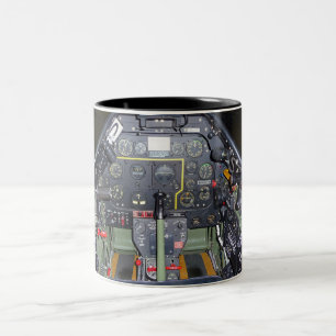 Caneca De Café Em Dois Tons Na cabina do piloto