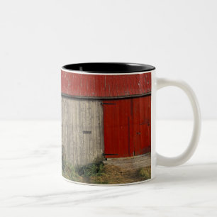 Caneca De Café Em Dois Tons NA, Canadá, New Brunswick, Shepody. Celeiro vermel