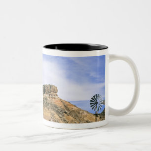 Caneca De Café Em Dois Tons NA, EUA, Texas Moinho de vento e falésias de Palo 
