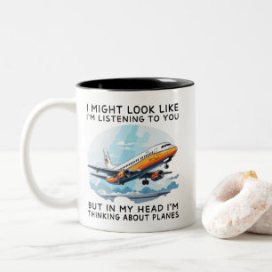 Caneca De Café Em Dois Tons Na Minha Cabeça Estou Pensando em Aviões Engraçado