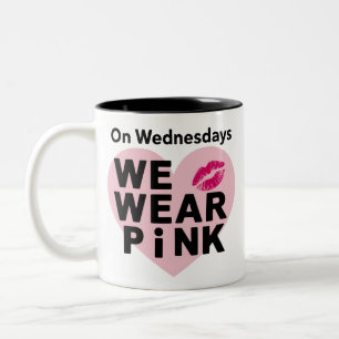 Caneca De Café Em Dois Tons Na Quarta-Feira Nós Usamos Rosa Dia dos Namorados 