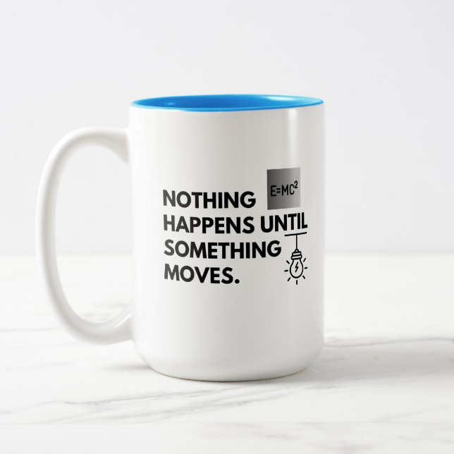 Caneca De Café Em Dois Tons Nada acontece até que algo se mova (Esquerda)