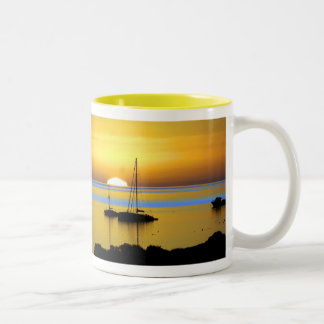 Caneca De Café Em Dois Tons Nade-lhe para fora - amarele por TDGallery
