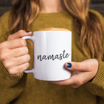 Caneca De Café Em Dois Tons Namaste | Meditação Espiritual Moderna Yoga<br><div class="desc">Simples, na moda, "namaste" cita design de arte na moderna tipografia de escrita manuscrita minimalista. O slogan pode ser facilmente personalizado com suas próprias palavras para um presente perfeito para um coelhinho de yoga ou amante de pilates! Namasté significa literalmente "cumprimentos a você". Nos Vedas, a namasta ocorre principalmente como...</div>