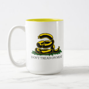 Caneca De Café Em Dois Tons Não pise na carne, paródia engraçada da bandeira d
