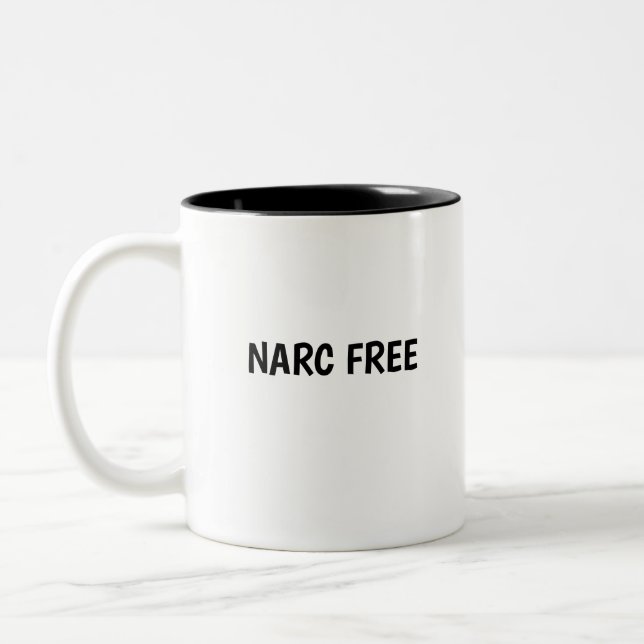 Caneca De Café Em Dois Tons NARC LIVRE autoempoderamento cura trauma (Esquerda)