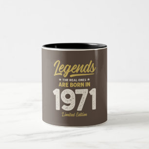 Caneca De Café Em Dois Tons Nascer de legendas em 1971 - 51 anos de rua