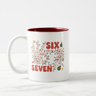 Caneca De Café Em Dois Tons Natal Divertido 67 Mão de Esqueleto Seis Sete Nata