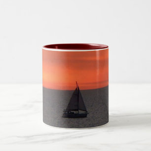 Caneca De Café Em Dois Tons Navio De Navegação Ao Sol, Caça De Cerâmica