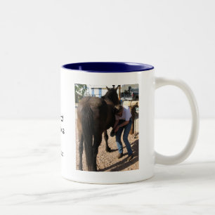 Caneca De Café Em Dois Tons Nenhum casco, nenhum cavalo - tarefas da vaqueira